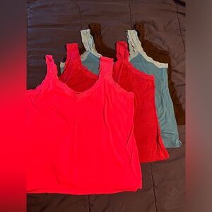 Set of 5 tank tops